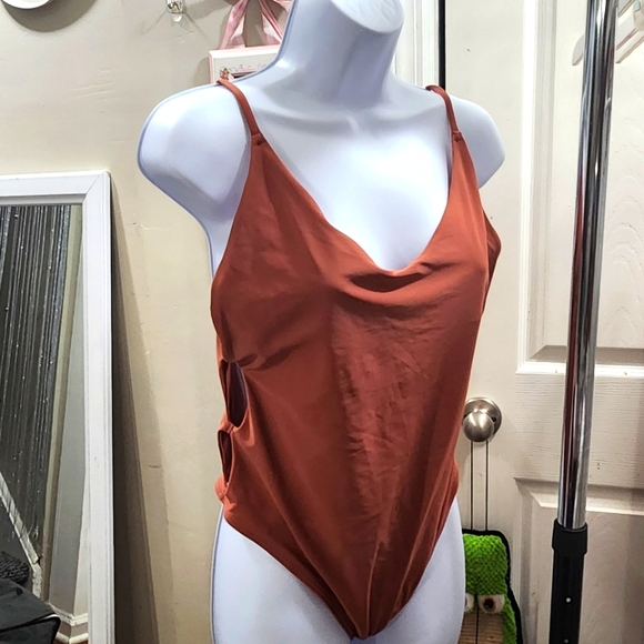 Aarie bathing suit - Picture 1 of 3